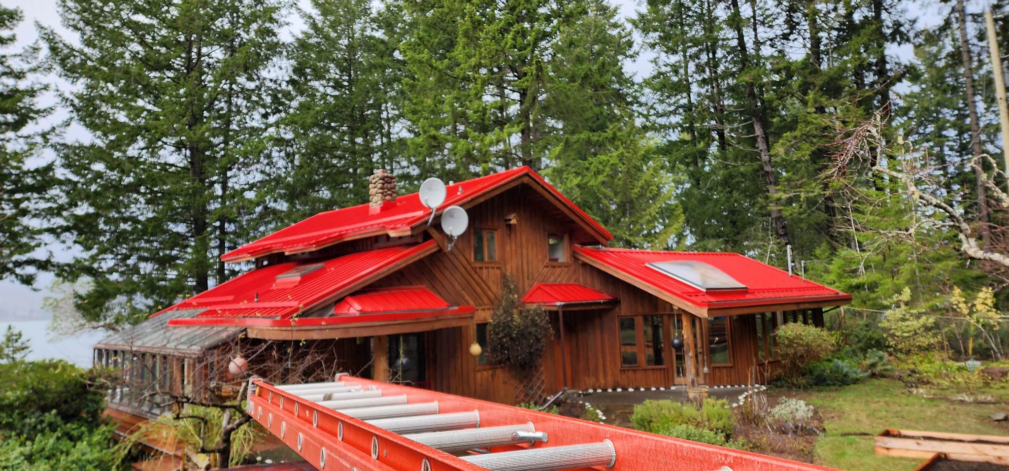 Islander Roofing and Siding logo
